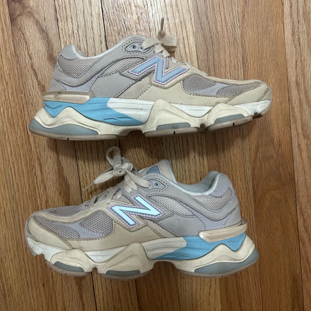 New Balance 9060 Sneakers in Taupe / Blue, size 37
